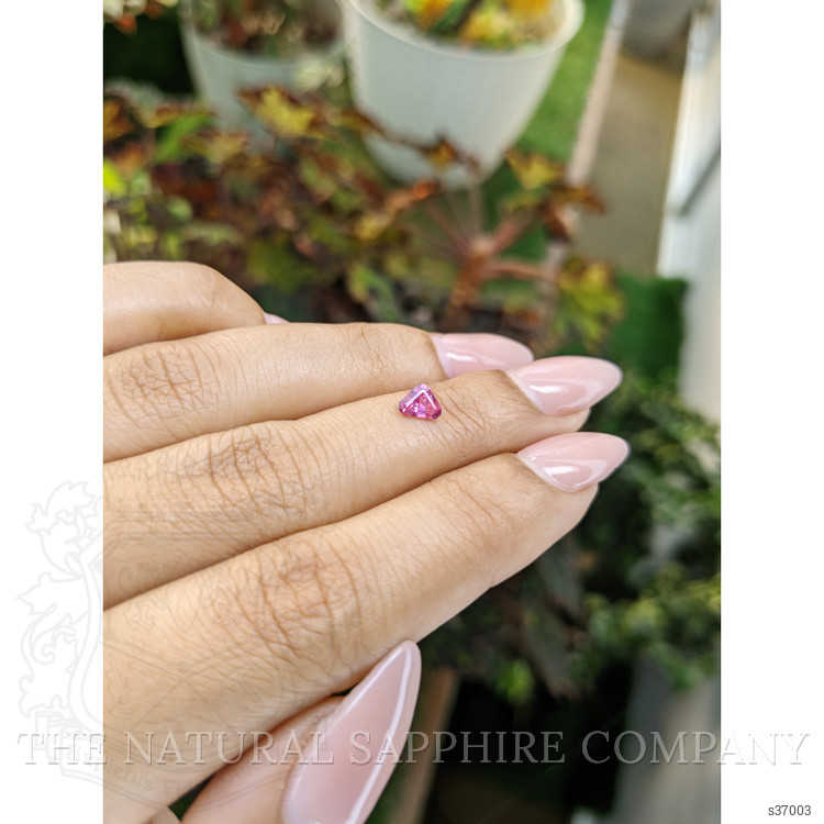 0.39 Ct. Pink Sapphire from Ceylon (Sri Lanka)