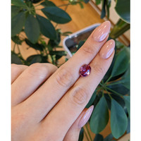 4.01 Ct. Pink Sapphire from Ceylon (Sri Lanka) Life Style