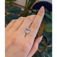 6.55 Ct. White Sapphire from Ceylon (Sri Lanka) Life Style