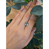 7.00 Ct. Bi Color Sapphire from Ceylon (Sri Lanka) Life Style