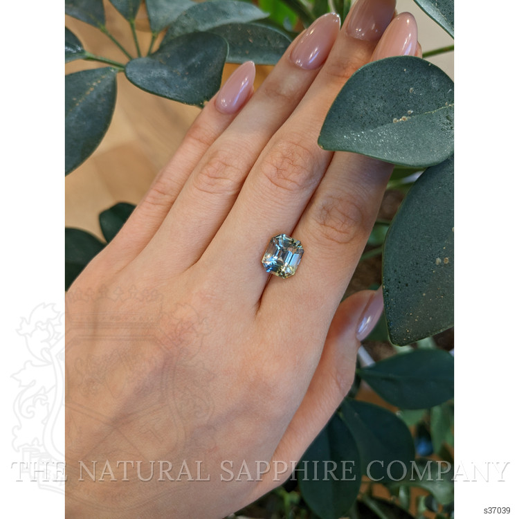 7.00 Ct. Bi Color Sapphire from Ceylon (Sri Lanka)