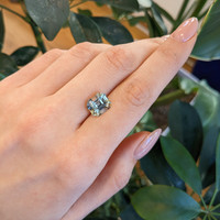 7.00 Ct. Bi Color Sapphire from Ceylon (Sri Lanka) Life Style