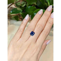 3.05 Ct. Blue Sapphire from Ceylon (Sri Lanka) Life Style