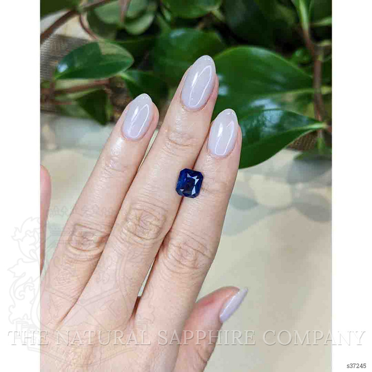 3.05 Ct. Blue Sapphire from Ceylon (Sri Lanka)