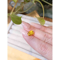3.10 Ct. Orangish Yellow Sapphire from Ceylon (Sri Lanka) Life Style