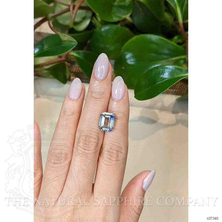 7.49 Ct. Bi Color Sapphire from Ceylon (Sri Lanka)