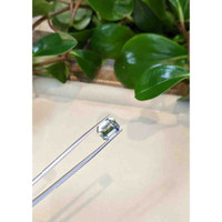 7.49 Ct. Bi Color Sapphire from Ceylon (Sri Lanka) Life Style