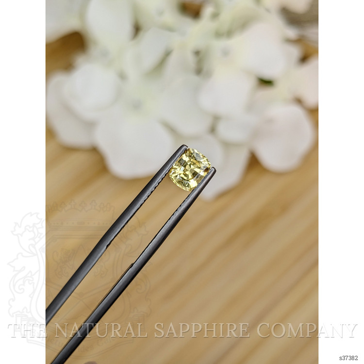 0.98 Ct. Yellow Sapphire from Ceylon (Sri Lanka)