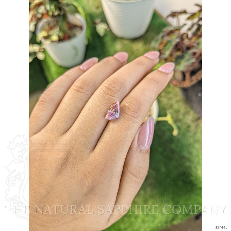 3.08 Ct. Bi Color Sapphire from Ceylon (Sri Lanka)