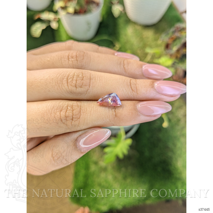 3.08 Ct. Bi Color Sapphire from Ceylon (Sri Lanka)