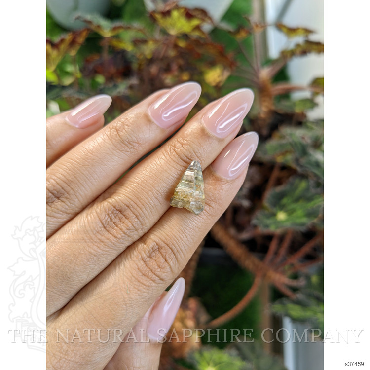 8.59 Ct. Bi Color Sapphire Crystal from Ceylon (Sri Lanka)