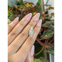 9.58 Ct. Greenish Blue Sapphire Crystal from Ceylon (Sri Lanka) Life Style