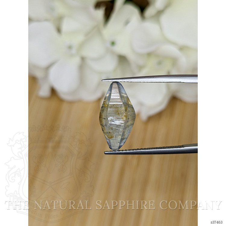 7.53 Ct. Bi Color Sapphire Crystal from Ceylon (Sri Lanka)