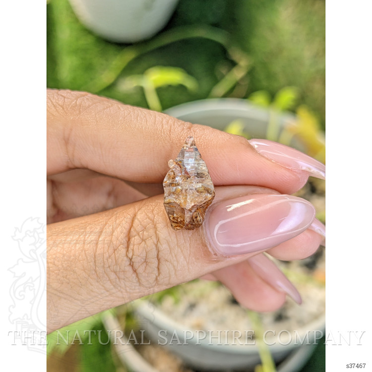 6.75 Ct. Bi Color Sapphire Crystal from Ceylon (Sri Lanka)