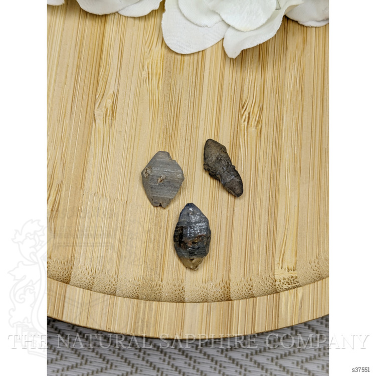 18.49 Ct. Blue Sapphire Crystal from Ceylon (Sri Lanka)