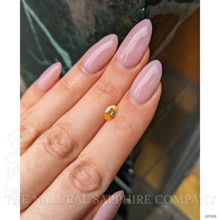 0.80 Ct. Bi Color Sapphire from Ceylon (Sri Lanka)
