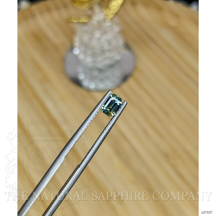 0.69 Ct. Bi Color Sapphire from Ceylon (Sri Lanka)