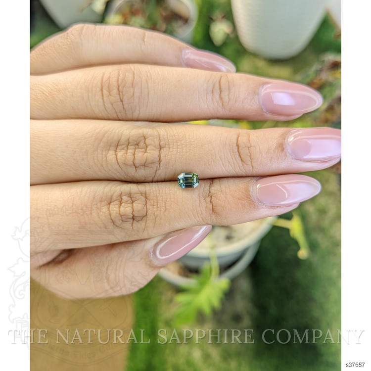 0.69 Ct. Bi Color Sapphire from Ceylon (Sri Lanka)