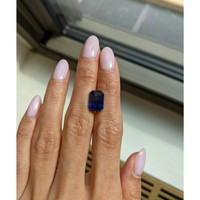 7.02 Ct. Blue Sapphire from Ceylon (Sri Lanka) Life Style