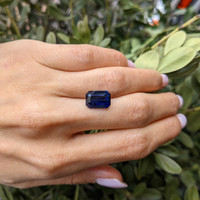 7.02 Ct. Blue Sapphire from Ceylon (Sri Lanka) Life Style