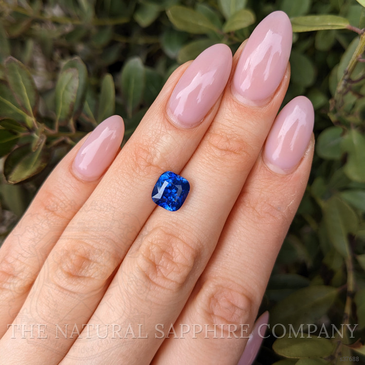 4.01 Ct. Blue Sapphire from Ceylon (Sri Lanka)