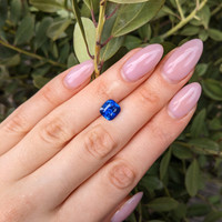 4.01 Ct. Blue Sapphire from Ceylon (Sri Lanka) Life Style