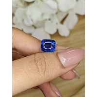 4.16 Ct. Blue Sapphire from Ceylon (Sri Lanka) Life Style
