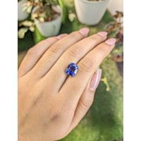 5.15 Ct. Violet Sapphire from Ceylon (Sri Lanka) Life Style