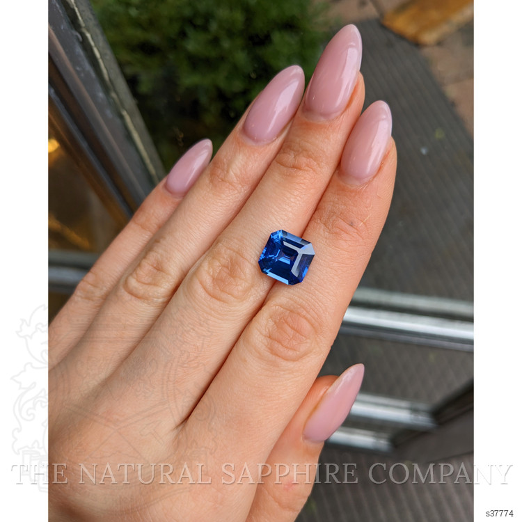 6.61 Ct. Blue Sapphire from Ceylon (Sri Lanka)