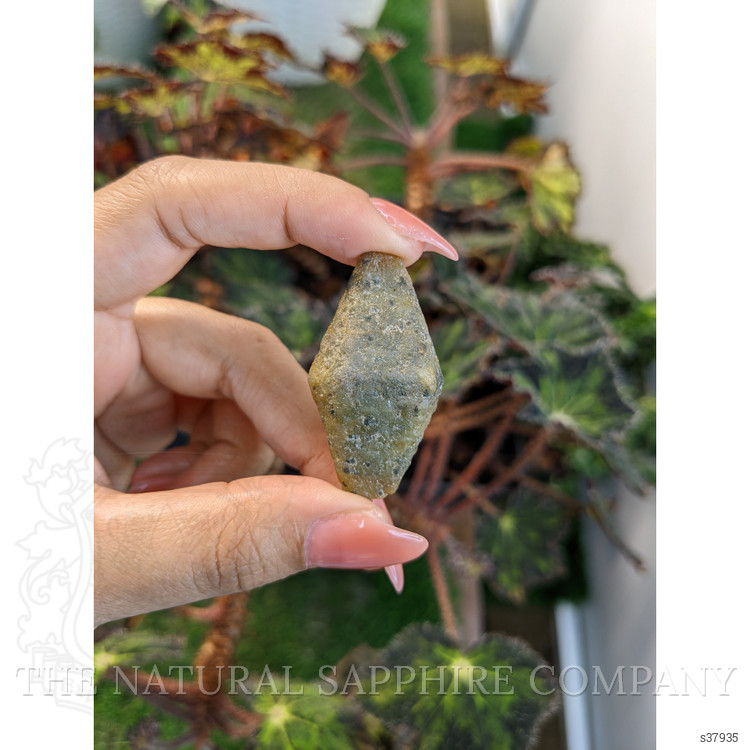 105.03 Ct. Grey Sapphire Crystal from Ceylon (Sri Lanka)