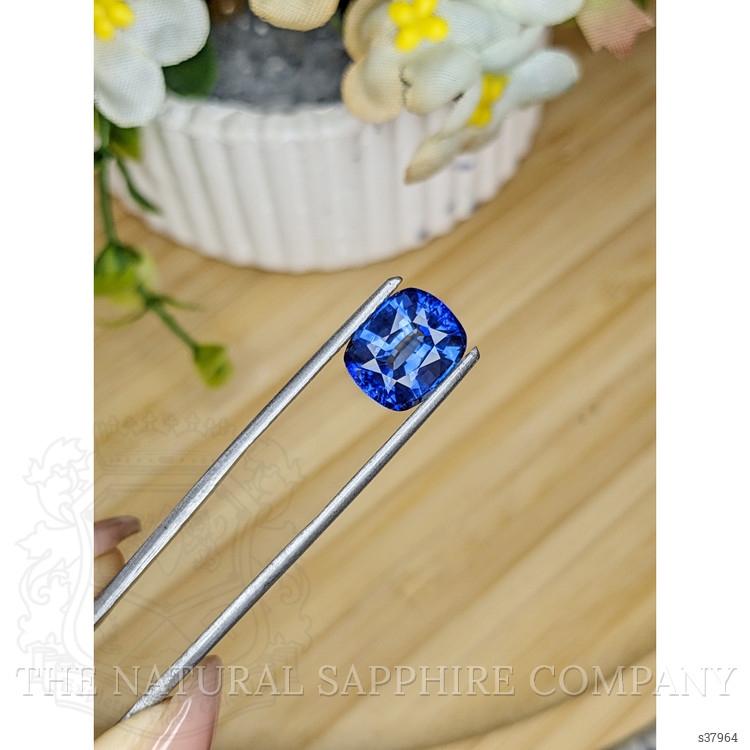 4.68 Ct. Blue Sapphire from Ceylon (Sri Lanka)