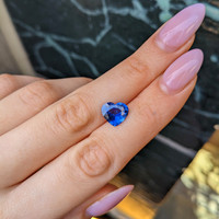 3.09 Ct. Blue Sapphire from Ceylon (Sri Lanka) Life Style