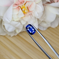 4.00 Ct. Blue Sapphire from Ceylon (Sri Lanka) Life Style