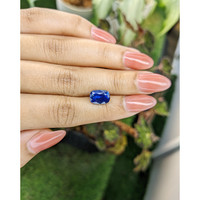 4.00 Ct. Blue Sapphire from Ceylon (Sri Lanka) Life Style