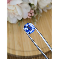 4.24 Ct. Blue Sapphire from Ceylon (Sri Lanka) Life Style