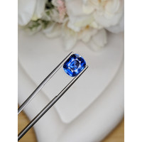 4.08 Ct. Blue Sapphire from Ceylon (Sri Lanka) Life Style