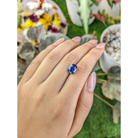 4.05 Ct. Blue Sapphire from Ceylon (Sri Lanka) Life Style