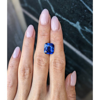 7.02 Ct. Blue Sapphire from Ceylon (Sri Lanka) Life Style