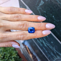 7.02 Ct. Blue Sapphire from Ceylon (Sri Lanka) Life Style