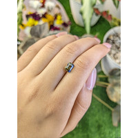 2.30 Ct. Bi Color Sapphire from Ceylon (Sri Lanka) Life Style