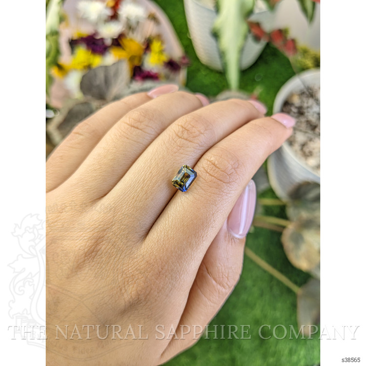2.30 Ct. Bi Color Sapphire from Ceylon (Sri Lanka)