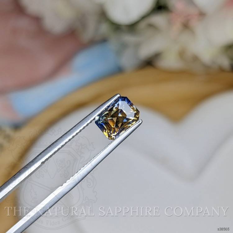 2.30 Ct. Bi Color Sapphire from Ceylon (Sri Lanka)