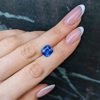 4.29 Ct. Blue Sapphire from Ceylon (Sri Lanka) Life Style