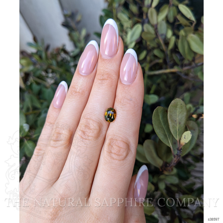 2.52 Ct. Bi Color Sapphire from Ceylon (Sri Lanka)