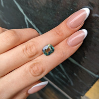 5.01 Ct. Bi Color Sapphire from Australia Life Style