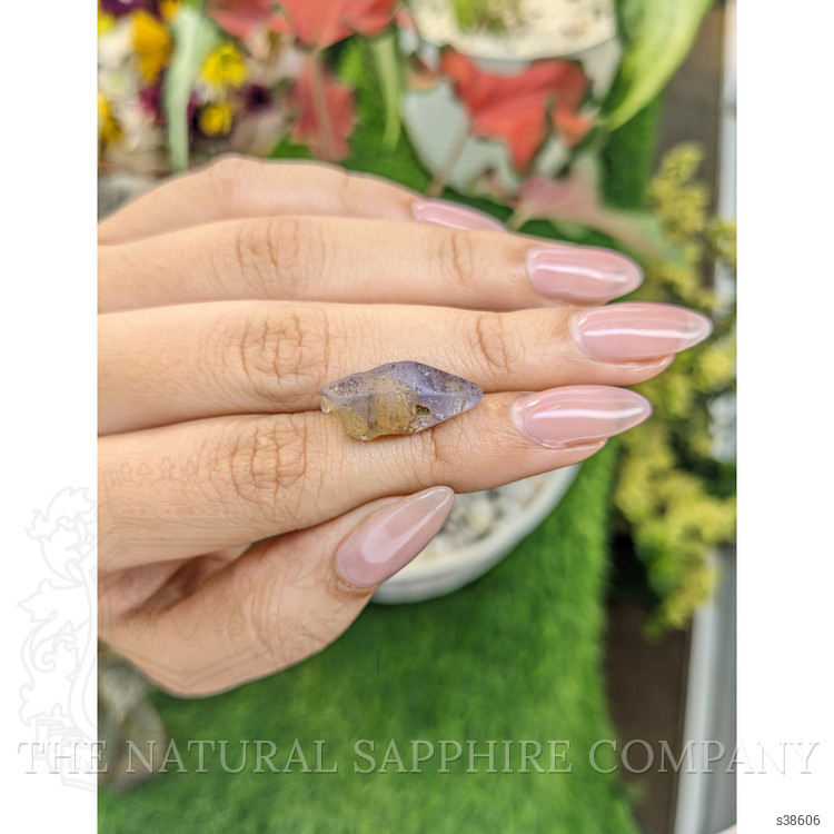 15.20 Ct. Bi Color / Parti Sapphire Crystal from Ceylon (Sri Lanka)