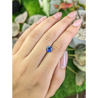 1.09 Ct. Blue Sapphire from Ceylon (Sri Lanka) Life Style