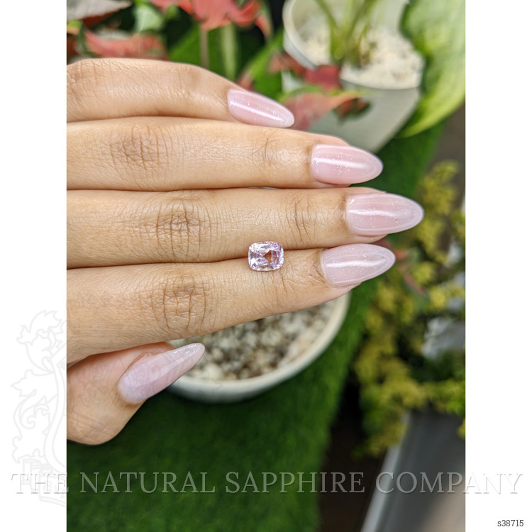 1.63 Ct. Pink Sapphire from Ceylon (Sri Lanka)