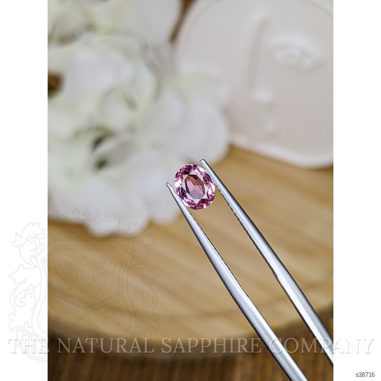 0.94 Ct. Pink Sapphire from Ceylon (Sri Lanka)