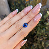4.55 Ct. Blue Sapphire from Ceylon (Sri Lanka) Life Style